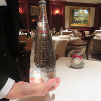 アピシウス - エビアン・ガス入り