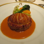 アピシウス - 家兎肉と蟹のパイ包み焼き