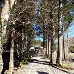 Suwariya - 隣は長安寺　禅宗の寺らしく参道も本堂も深閑とし　車の 多い国道138号線から一歩入っただけで空気が澄み別世界の空間に変わります