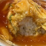 餃子の王将 - 天津飯の中身はこんな感じ