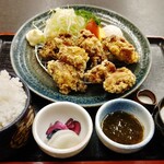 湯殿館 - 鶏の唐揚げ定食ご飯大盛り980円