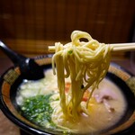 一蘭 - 麺はこんな感じ、細ストレートタイプ。