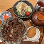 豚捨 - 上牛丼とコロッケ