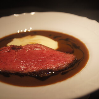 徳島県阿波華牛を色々な部位、仕立てで提供しております