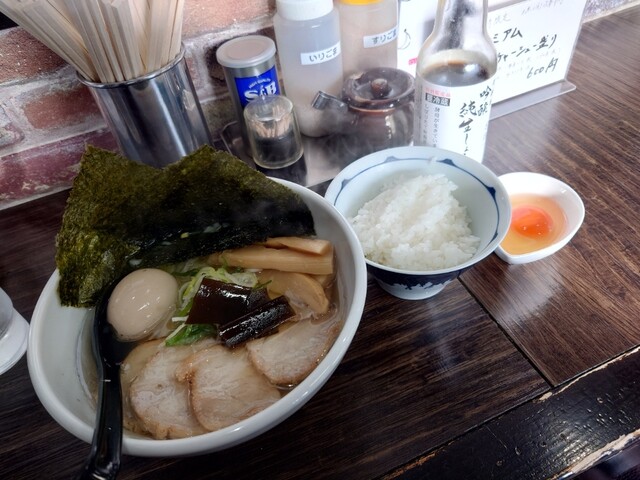 トンコツヌードルズ タザトン （TONKOTSU NOODLES TAZATON【旧