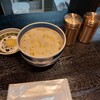 Sapporo Ra-Men Ezo Men Rokku - 食べ放題のライスとニンニクをセットして準備完了(^^)