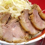 ラーメン タロー 五反田の陣 - 小ラーメン豚入り（野菜マシ、あげ辛、削り節）1,000円