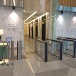 和牛割烹 吉田 - 時間になるまでエレベータに乗せてもらえない