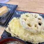 Eki Udon - 選べる 天ぷら２個は 蓮根とサツマイモ