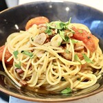 Taverna COCCOLE - パンチェッタとフレッシュトマトのアーリオオーリオ大盛