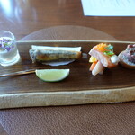 Bistronomie octobre - 前菜盛り合わせ：カリフラワーのムース、メヒカリのパートフィロ包み揚げ、スモークサーモン、ローストビーフのパテ