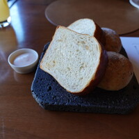 Bistronomie octobre - ライ麦パン、米粉胡麻パン