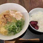 Sumiyaki Buzu - 濃厚鶏白湯ラーメン950円