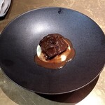 シャテーニュ - 牛頬肉の赤ワイン煮込み