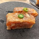 Kyuushuuzushi Sushitora Aburi Sushi Tora - 炙りサーモン押し鮨