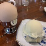 青山コーヒー舎 - ゆで卵とサービスのアイスクリーム