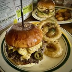 THE CORNER Hamburger & Saloon - 