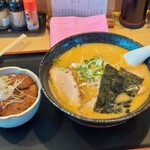 Ramen Toufuku - 味噌ラーメン(大盛)&ミニチャーシュー丼をば…。