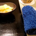 島津 - 青いおしぼりとガリ