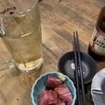 もつ焼き酒場　豚坊 - マグロぶつをホッピー赤で飲る