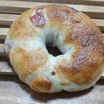 むぎこ - クランベリークリームチーズベーグル