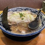 Wafuu Raamen Yondaime Hinodeya - 軟らか〜あさりが殻付きでなんと8個！食べ応えあり、麺はコシがあってスープに負けておりません