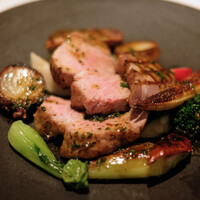 オオハラ エ シーアイイー - ランチコース 4300円 の岩中豚肩肉のロースト 粒マスタードソース