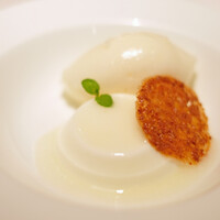 オオハラ エ シーアイイー - ランチコース 4300円 のアーモンドのブランマンジェ 洋梨風味