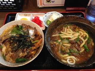 Izakaya kitaro - 玉子丼とカレーうどんにサラダ付！