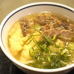 やりうどん - 牛肉、ごぼ天うどん　820円　