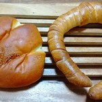 フレッシュベイク ジョアン - クリームパン、つのパン