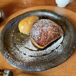 Bistronomie octobre - ⚪︎デザート
      焼きたてショーソンポム （リンゴのパイ）とキャラメルアイス