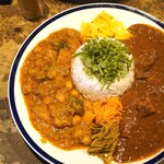 Kaokoi Curry - ２種あいがけカレー　　1,300円　左ダル、右チキン