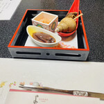 Kanazawa Mishokutei Yoshihisa - 前菜: 梅貝醤油煮、甘海老麹漬け、蛍烏賊沖漬