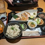 鯛めしと炭焼き たつあん - 播州赤鶏炭火焼き定食