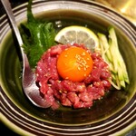 Kurogewagyuuyakiniku Ushikuro - こだわり卵の黒毛のユッケ仕立て 1419円
                        低温調理したユッケ風のほぼ生肉。