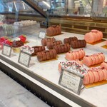 LADUREE - 帰りのショーケースではピスタチオもバニラも売切れてた。