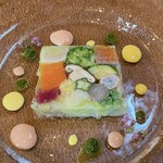Bistronomie octobre - ⚪︎オードブル
                                キャベツで巻いた旬の海の幸（ホタテ、海老etc）　11種類の箱根西麓野菜のテリーヌ（ガトー仕立て）