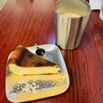 チーズケーキと彩りカレー Luna piena - Aセット(税込700円)バスクチーズケーキ 