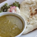 Cafe de Porte - グリーンカレー＋ナン800円
                      味にもこだわっています!!きっとリピートしちゃいますよ（*^_^*）