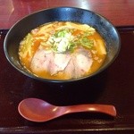 八味一心 - 辛みそラーメン(少なめ) 550円