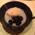 神楽坂 石かわ - 黒豆と黄粉のムース