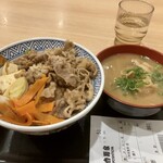 吉野家 - 牛すき丼、とん汁