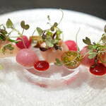 Élan - ランチコース 5832円 の長崎の生のかじきまぐろ 赤い野菜 岩手の八幡平ポーク