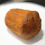 Élan - ランチコース 5832円 のパン1品目 ブリオッシュ