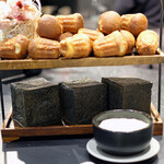 Élan - ランチコース 5832円 のパン3種類