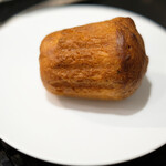 Élan - ランチコース 5832円 のパン1品目 ブリオッシュ
