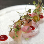 Élan - ランチコース 5832円 の長崎の生のかじきまぐろ 赤い野菜 岩手の八幡平ポーク