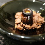 Élan - ランチコース 5832円 のカヌレ・ド・ボルドー ビターチョコレートのコーンフレーク