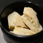 Élan - ランチコース 5832円 のパン2品目 石焼きパン